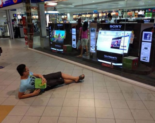 Их ничто не волнует BroDude.ru brodude.ru, 24.07.2013, EdrYWOcTK2K6g4nzNnfeX8TgVd530xpW