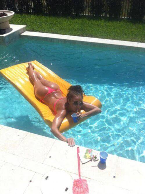 Сезон бикини все еще продолжается BroDude.ru brodude.ru, 2.08.2013, 7x2p49KF2SddYyQsXmMo0uCUq6t2UBqj