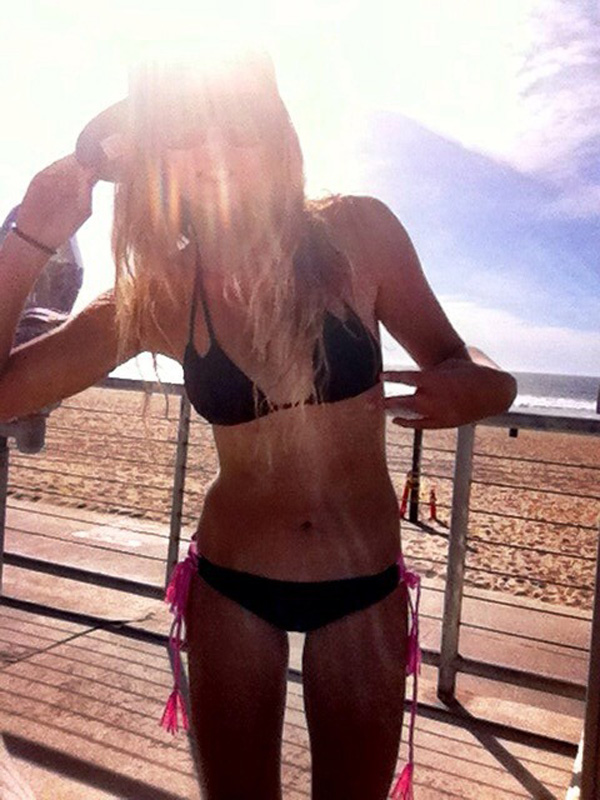 Анастасия Эшли   профессиональный серфер BroDude.ru brodude.ru, 27.08.2013, P2nJPBhpSpnDg5VSDmuwuioMfbGt484C