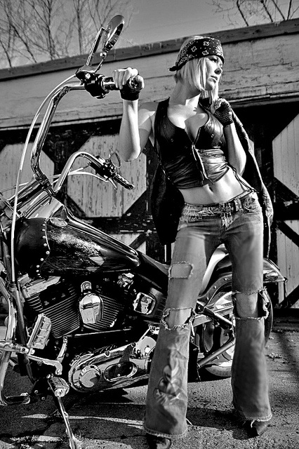 Горячие девушки с мотоциклами BroDude.ru brodude.ru 14.02.2014 RAqQULoJTZIXR