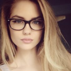 Подруги в очках Подруги в очках