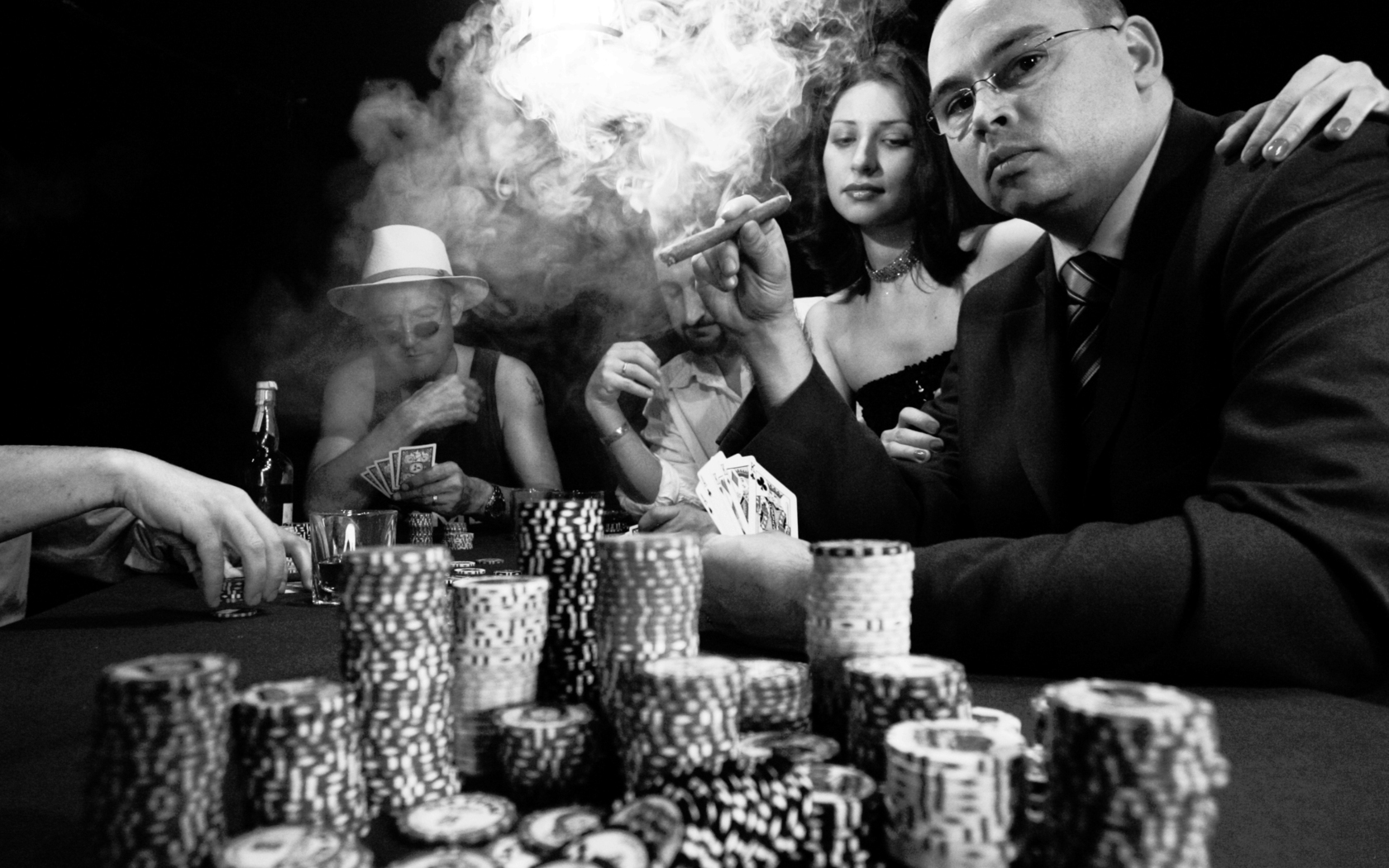 Чувственная игра. Мафиози казино. Мафиози за столом. Покер гангстеры. Гангстеры в казино.